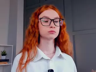 MaeEdman's Live Sex Cam Show