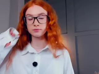 MaeEdman's Live Sex Cam Show