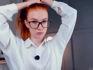 MaeEdman's Live Sex Cam Show