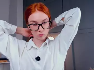 MaeEdman's Live Sex Cam Show