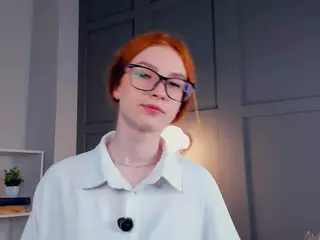 MaeEdman's Live Sex Cam Show