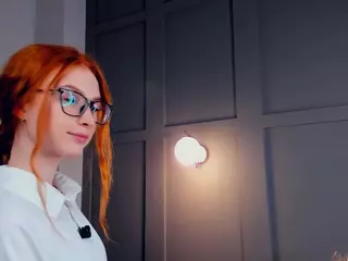 MaeEdman's Live Sex Cam Show