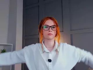 MaeEdman's Live Sex Cam Show