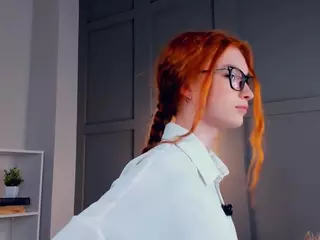 MaeEdman's Live Sex Cam Show