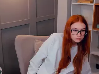 MaeEdman's Live Sex Cam Show