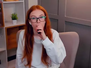 MaeEdman's Live Sex Cam Show