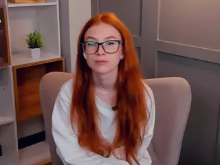 MaeEdman's Live Sex Cam Show