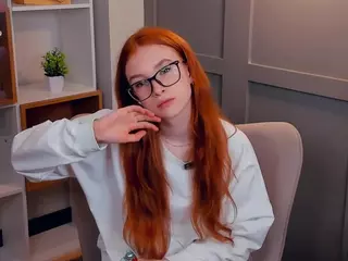 MaeEdman's Live Sex Cam Show