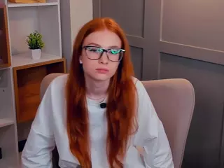 MaeEdman's Live Sex Cam Show