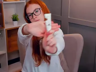 MaeEdman's Live Sex Cam Show