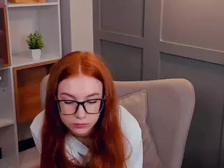 MaeEdman's Live Sex Cam Show