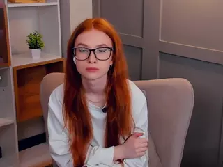 MaeEdman's Live Sex Cam Show