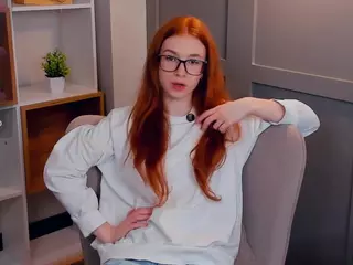 MaeEdman's Live Sex Cam Show