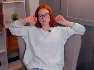 MaeEdman's Live Sex Cam Show