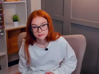 MaeEdman's Live Sex Cam Show