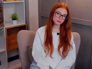 MaeEdman's Live Sex Cam Show
