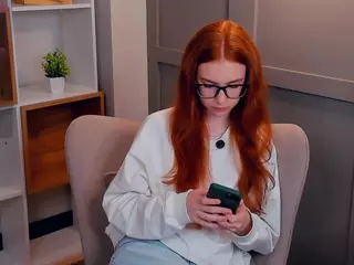 MaeEdman's Live Sex Cam Show