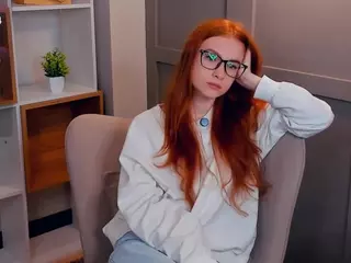 MaeEdman's Live Sex Cam Show
