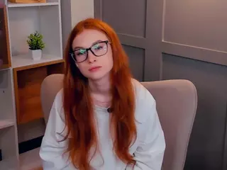 MaeEdman's Live Sex Cam Show