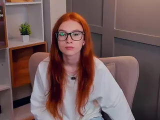 MaeEdman's Live Sex Cam Show