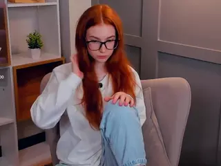 MaeEdman's Live Sex Cam Show