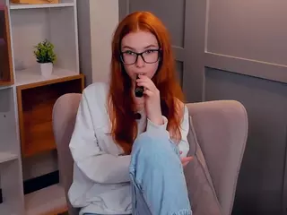 MaeEdman's Live Sex Cam Show
