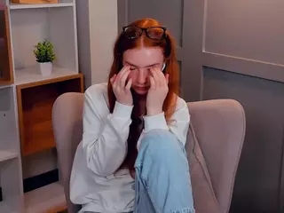 MaeEdman's Live Sex Cam Show