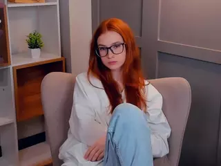 MaeEdman's Live Sex Cam Show
