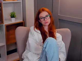 MaeEdman's Live Sex Cam Show