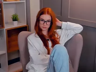 MaeEdman's Live Sex Cam Show