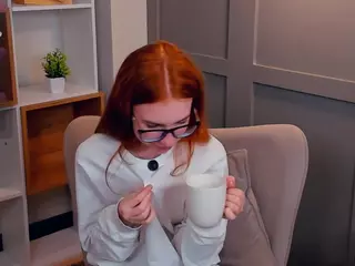 MaeEdman's Live Sex Cam Show