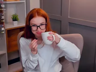 MaeEdman's Live Sex Cam Show