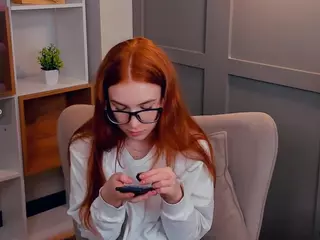 MaeEdman's Live Sex Cam Show