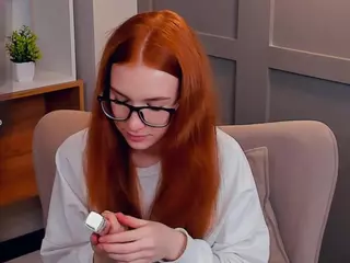 MaeEdman's Live Sex Cam Show