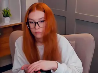 MaeEdman's Live Sex Cam Show