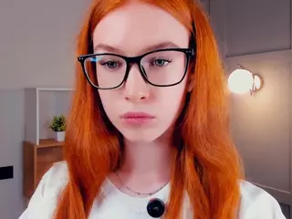 MaeEdman's Live Sex Cam Show