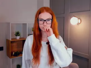 MaeEdman's Live Sex Cam Show