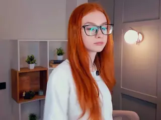 MaeEdman's Live Sex Cam Show