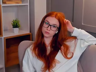 MaeEdman's Live Sex Cam Show
