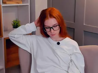MaeEdman's Live Sex Cam Show