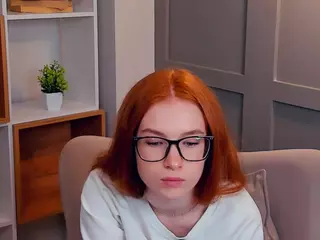 MaeEdman's Live Sex Cam Show