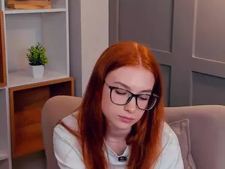 MaeEdman's Live Sex Cam Show