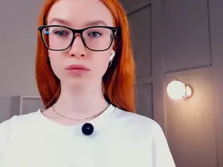 MaeEdman's Live Sex Cam Show