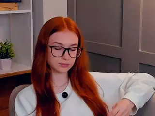 MaeEdman's Live Sex Cam Show