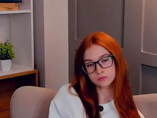MaeEdman's Live Sex Cam Show