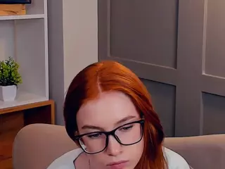 MaeEdman's Live Sex Cam Show