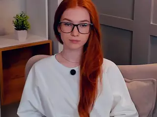 MaeEdman's Live Sex Cam Show