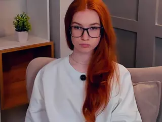 MaeEdman's Live Sex Cam Show