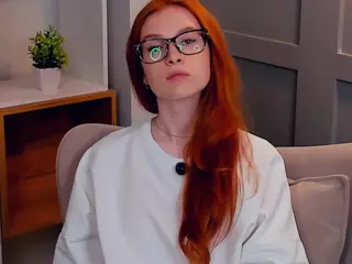 MaeEdman's Live Sex Cam Show