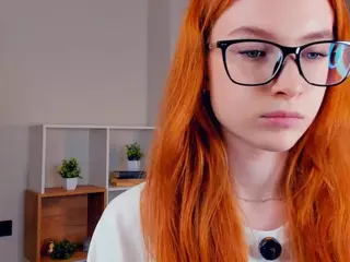 MaeEdman's Live Sex Cam Show
